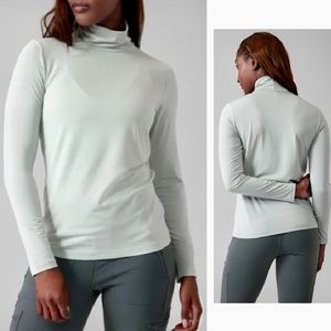 NWT Athleta Essential Turtleneck M